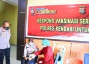 Ratusan Polisi di Kendari Kembali Jalani Suntik Vaksin Covid-19 Serentak