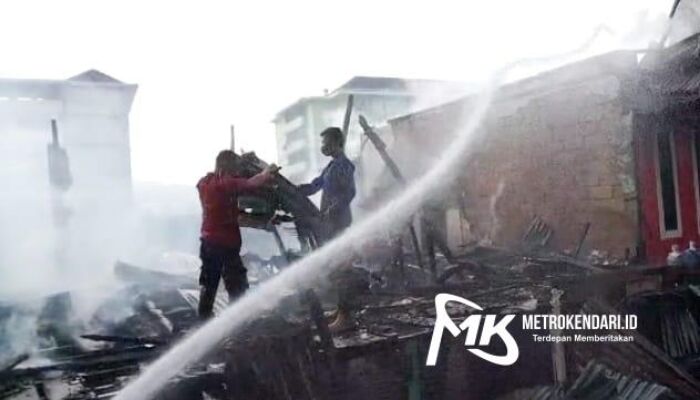 Breaking News: Satu Rumah Warga di Kendari Ludes Terbakar