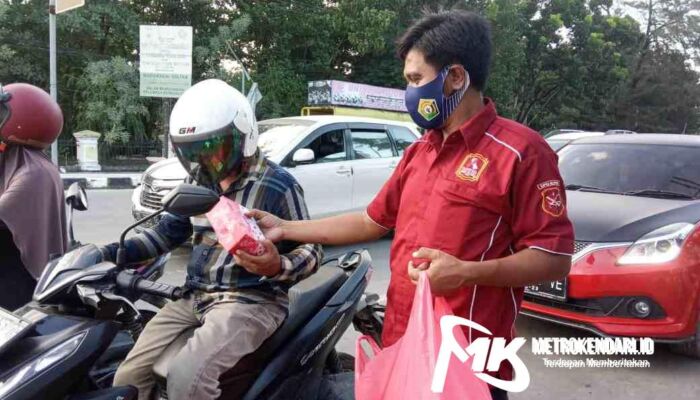 DPD M1R SSB Sultra Berbagi Takjil Buka Puasa Untuk Warga