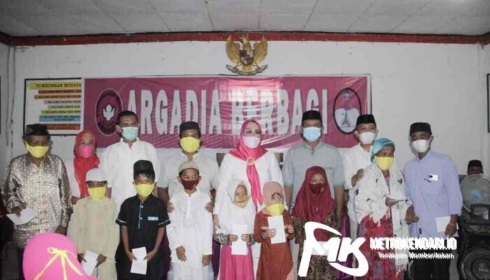 Pendidikan Yayasan Argadia Beri Santunan Anak Yatim dan Lansia di Butur