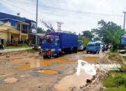 Kondisi Jalan Rusak di Baruga Semakin Parah, Tanggung Jawab Siapa?