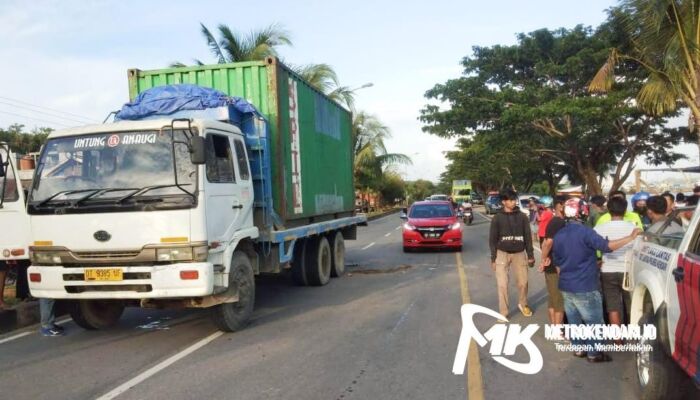 Seorang Pengendara Motor Tewas Terlindas Truk Tronton di Bypass Teluk Kendari