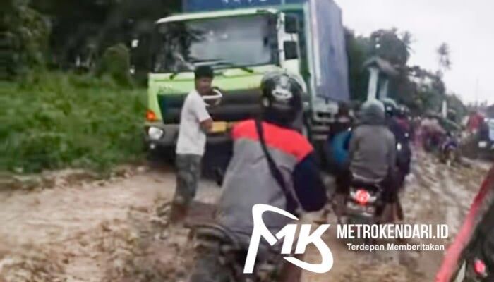 Kondisi Jalan Poros Unaaha-Abuki Semakin Parah, Pengendara Tarik Nafas Panjang