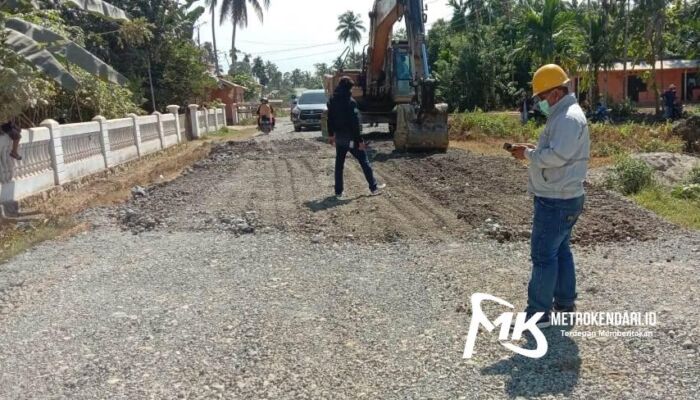 Permudah Akses Warga, PT VDNI Benahi Jalan Desa di Bondoala