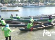 Unik, Peringati Hari Lingkungan Emak-emak Berlomba Pungut Sampah di Teluk Kendari