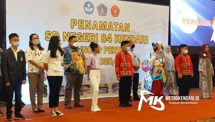 Vania Nathania Eliza Dinobatkan Jadi Lulusan Terbaik SDN 84 Kendari