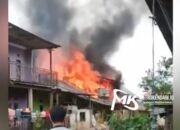 Breaking News: Kebakaran Hebat di Kendari, 3 Rumah Warga Ludes Terbakar