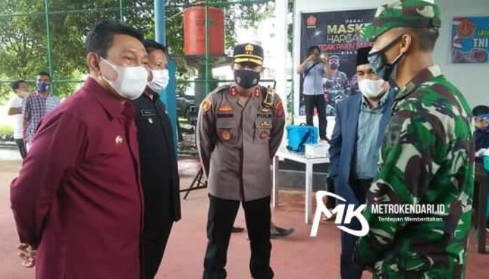 Tinjau Vaksinasi Massal, Bupati Butur Ajak Warga Jaga Kesehatan