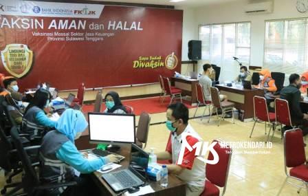 OJK Sultra Gelar Vaksinasi