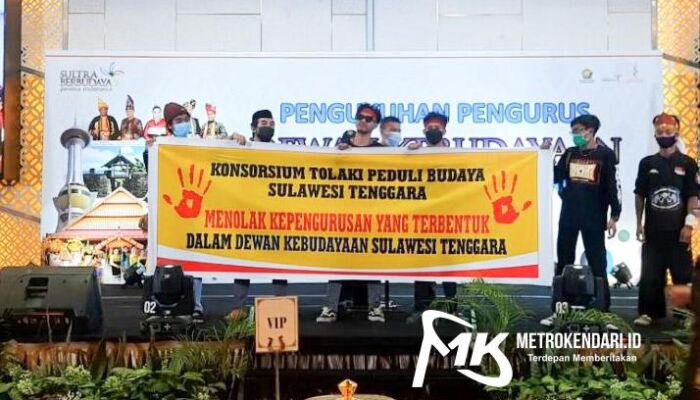 Pengukuhan Pengurus Dewan Kebudayaan Sultra Diwarnai Aksi Penolakan