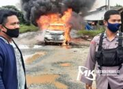 Sebuah Mobil Avanza Putih Ludes Terbakar Saat Bongkar Muatan BBM di Morosi