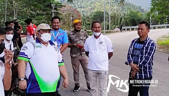 Anton Timbang Pantau Latihan Pembalap PON di Kolut, Bupati Bangga Sirkuit Jadi Lokasi Latihan