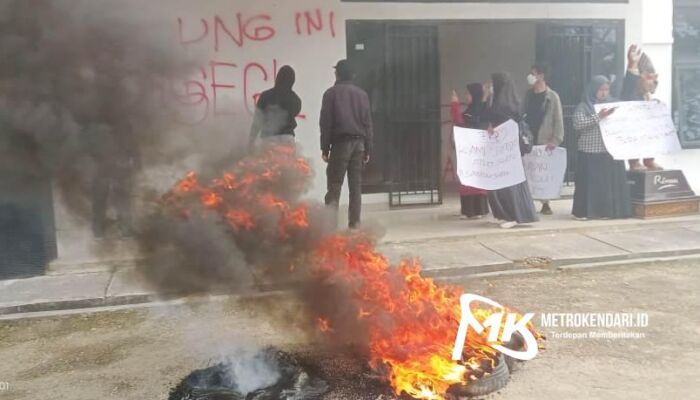 Insentif Atlet Tak Kunjung Dibayar, Kantor KONI Sultra Disegel Massa