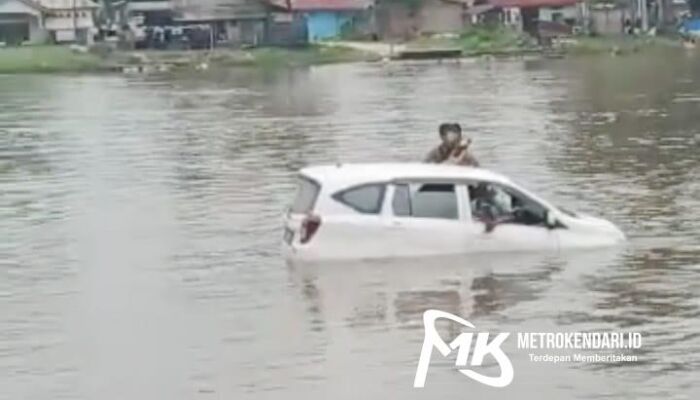 Breaking News: Mobil Jatuh ke Sungai di Konawe, Beberapa Penumpang Terbawa Arus