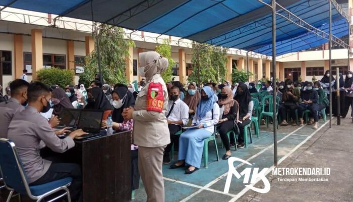 Jelang Belajar Tatap Muka, Ribuan Mahasiswa Universitas Mandala Waluya Jalani Vaksinasi