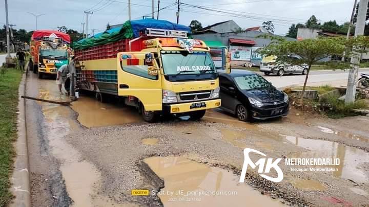 Jalan Rusak Baruga