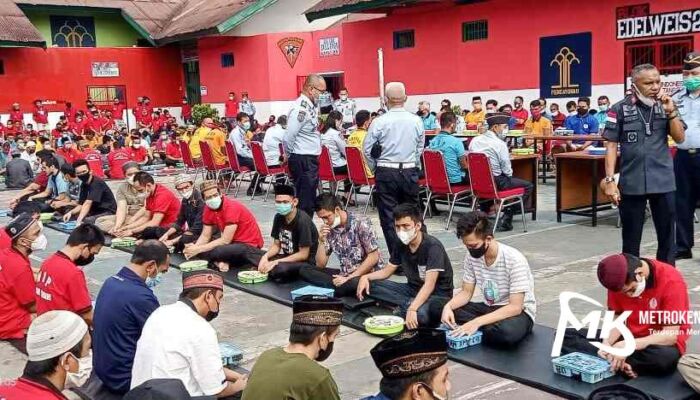 Jalin Keakraban, Petugas dan Tahanan di Rutan Kendari Gelar Makan Bersama