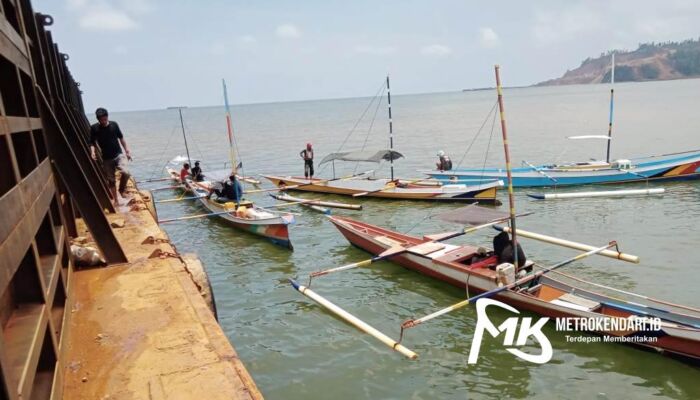 Protes Pencemaran Laut Akibat Tambang, PT.Kasmar Tiar Raya Didemo Nelayan