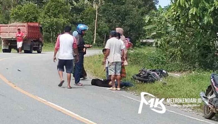 Sambar Truk Lewat, Pengendara Motor Terpental Hingga Luka Parah di Kolut