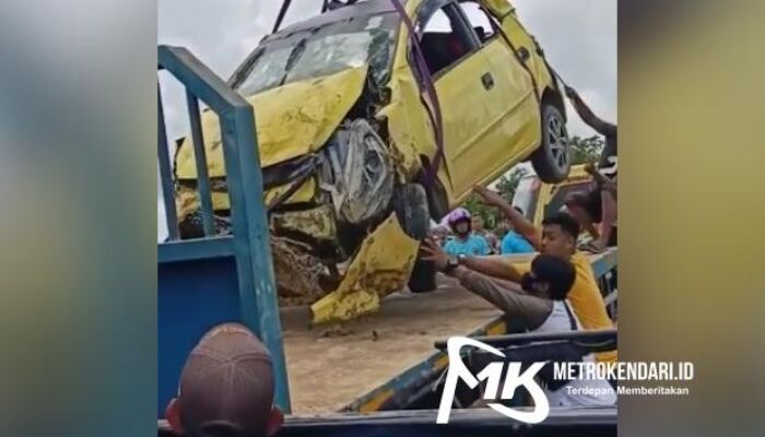 Begini Kondisi Mobil Agya Pasca Terjun ke Jurang di Jalan Boulevard Kendari