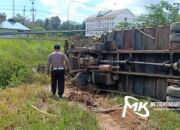 Truk Tabrak Jembatan di Poasia, Sopir Dilarikan ke Rumah Sakit