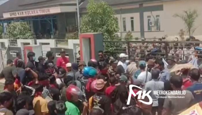 Demo di DPRD Koltim, Massa Desak Jabatan Wakil Bupati Segera Diisi