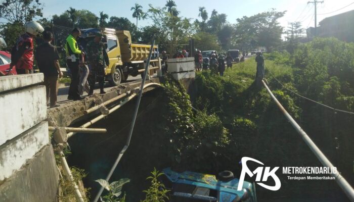 Mobil Angkot Terjun ke Sungai di Kendari, Belasan Penumpang Luka-luka