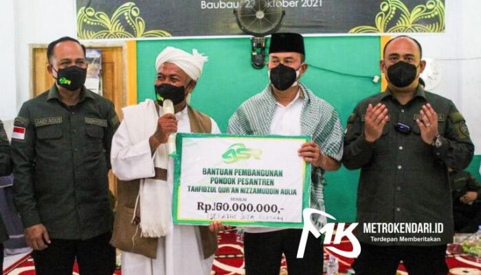 ASR Sumbang Rp100 Juta Bantu Pembangunan Pesantren di Baubau