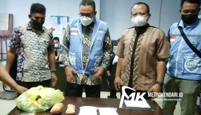 Pasutri Asal Kendari Ditangkap  Selundupkan Sabu di Bandara Halu Oleo