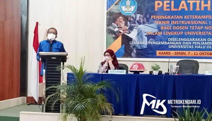 Tingkatkan Kualitas, Dosen Non PNS UHO Diberi Pelatihan PEKERTI