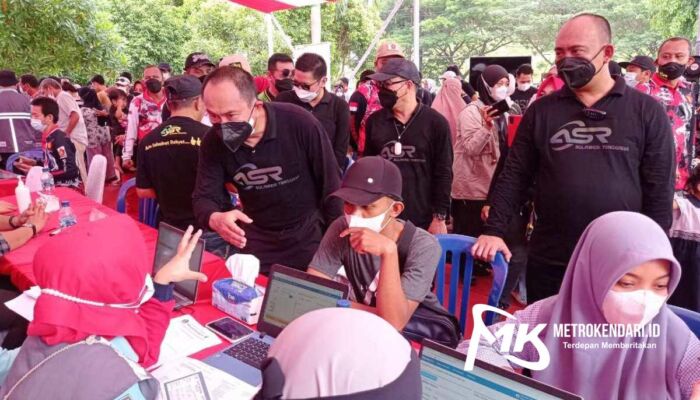 Warga Antusias Ikut Vaksinasi yang Digelar oleh Gerindra dan ASR di Kendari Beach