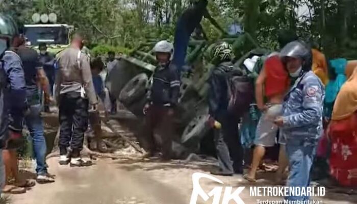 Sebuah Truk di Konawe Nyaris Jatuh ke Kali Akibat Jembatan Amblas