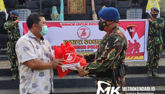 HUT Brimob ke-76, Personel Brimob Polda Sultra Salurkan Bantuan ke Tempat Ibadah