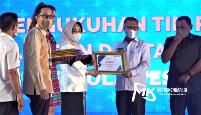 Pemkot Kendari Raih Penghargaan TP2DD dan IEPTD Dari Bank Indonesia