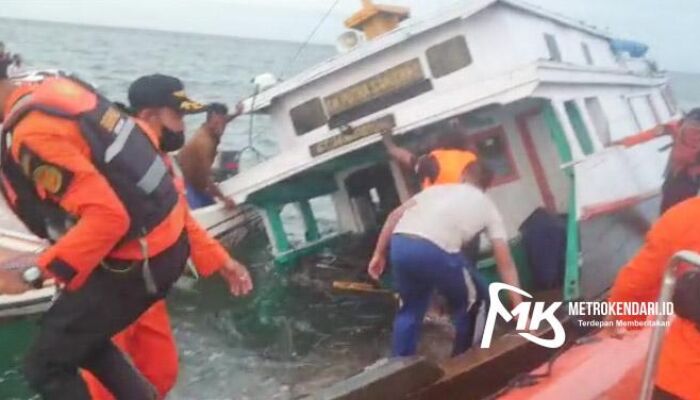 Dihantam Gelombang Tinggi, Sebuah Kapal Tenggelam di laut Toronipa