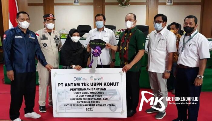 PT ANTAM UPBN Konut Serahkan Bantuan Mobil Ambulance dan Alkes Untuk Rumah Sakit