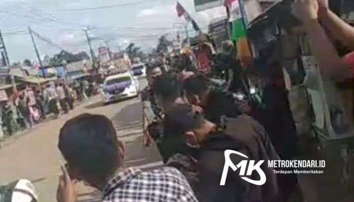 Ungkapan Seorang Tukang Cukur di Morosi Rela Tinggalkan Pelanggan Demi Lihat Jokowi