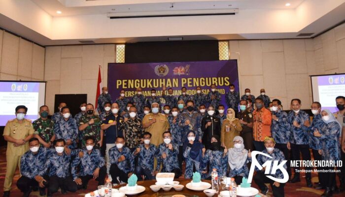 Hadiri Pelantikan Pengurus PWI dan IKWI Sultra, Gubernur: Kita Bangun Sinergitas