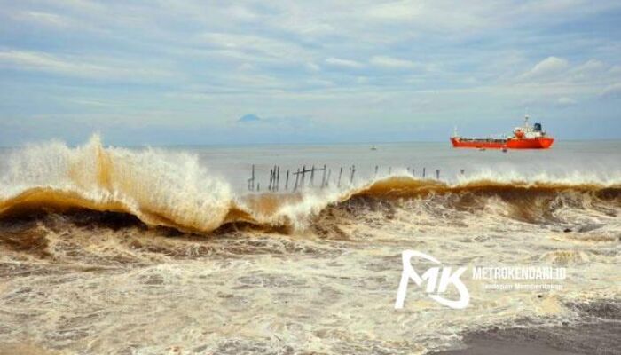 BMKG: Waspada Angin Kencang dan Gelombang Tinggi Hingga 4 Meter di Sultra