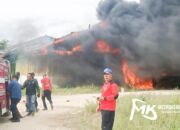 Breaking News: Sebuah Gudang Penampungan Aspal di Kendari Terbakar