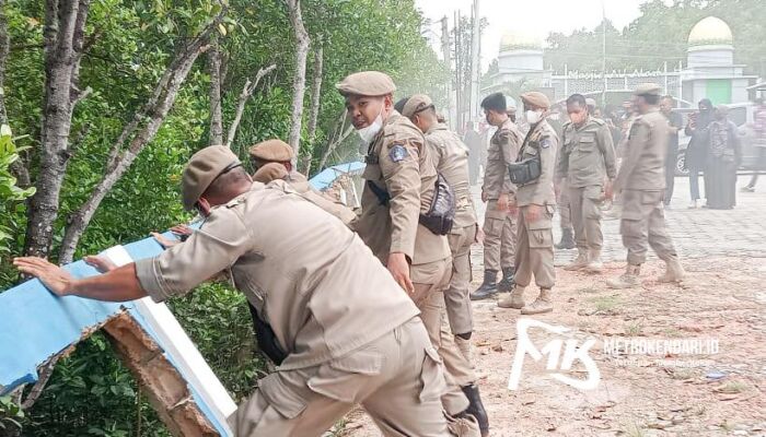 Pagar Warkop Haji Anto II Kendari Dibongkar Sat Pol PP