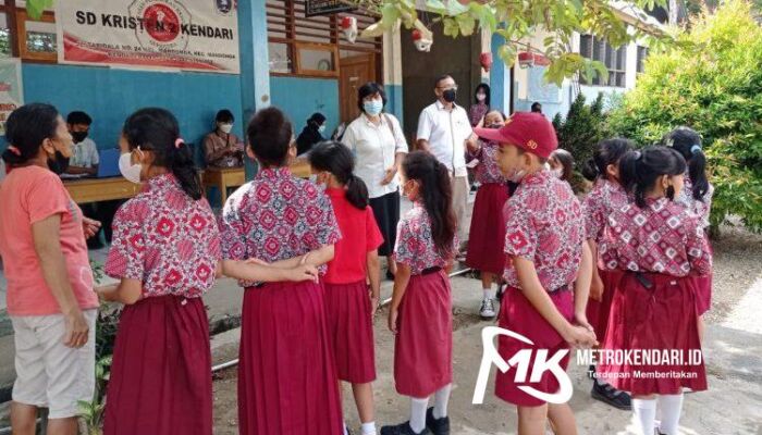 Puluhan Siswa SDS Kristen Kendari Antusias Ikut Vaksinasi