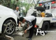 Warning! Dishub Kendari Akan Derek Mobil yang Parkir Sembarang Dibahu Jalan