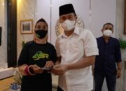 Andi Sumangerukka Tepati Janjinya Beri Bantuan Untuk Ibu Sitimin di Konsel