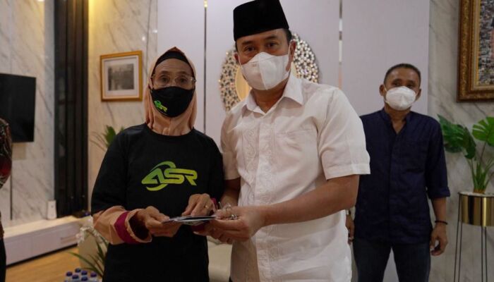 Andi Sumangerukka Tepati Janjinya Beri Bantuan Untuk Ibu Sitimin di Konsel