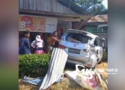 Brakk! Mobil Pegawai Bank Tabrak Rumah Warga di Konawe, 3 Luka-luka