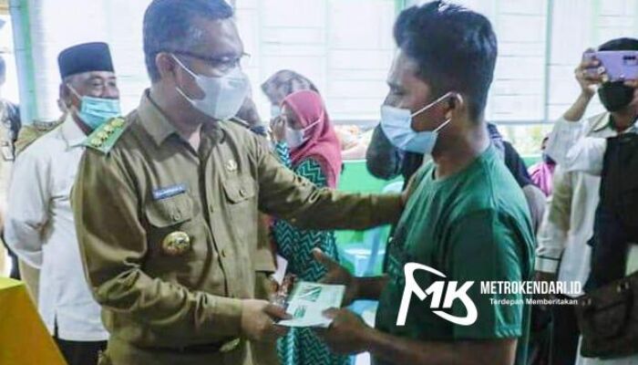 Puluhan UMKM di Kendari Terima Bantuan Modal Usaha dari Wali Kota