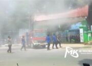 Pegawai Panik, Kabel Tiang Listrik di Depan Kantor Sat Pol PP Kendari Terbakar