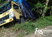 Truk Bermuatan 4 Ton Sembako Tujuan Kendari Nyaris Masuk Jurang di Kolut