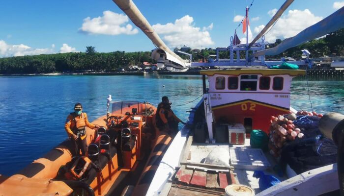 Basarnas Evakuasi Kapal Nelayan yang Alami Mati Mesin di Perairan Busel